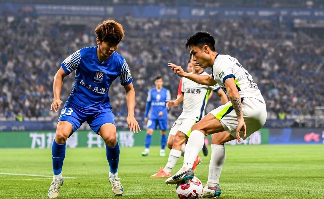 APP下载-包含赛地聚焦：荷甲今晨热度飙升，武汉三镇内部沟通，球迷炸锅，年轻球员得到机会的词条